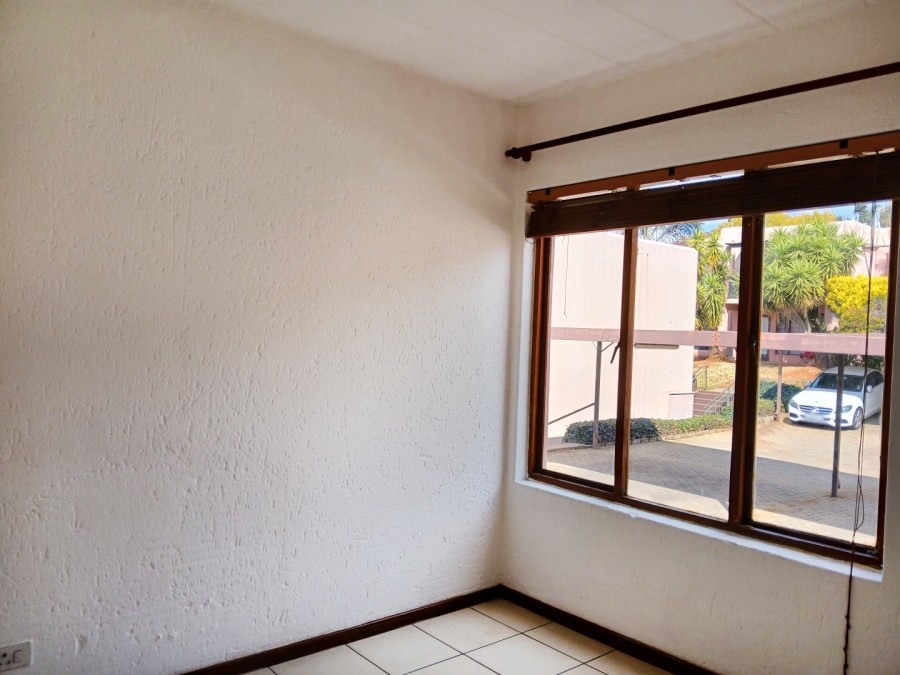 2 Bedroom Property for Sale in Little Falls Gauteng