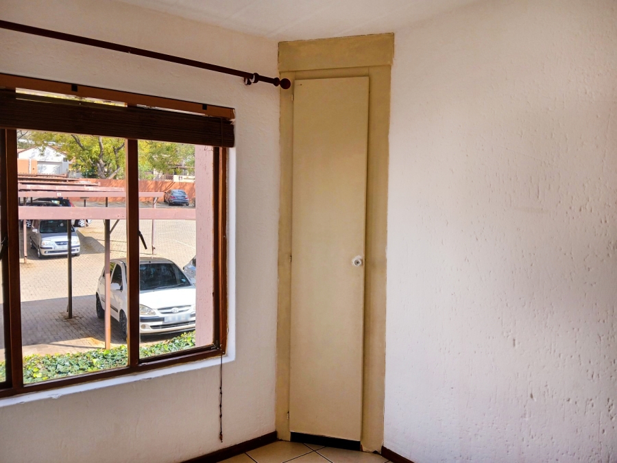 2 Bedroom Property for Sale in Little Falls Gauteng