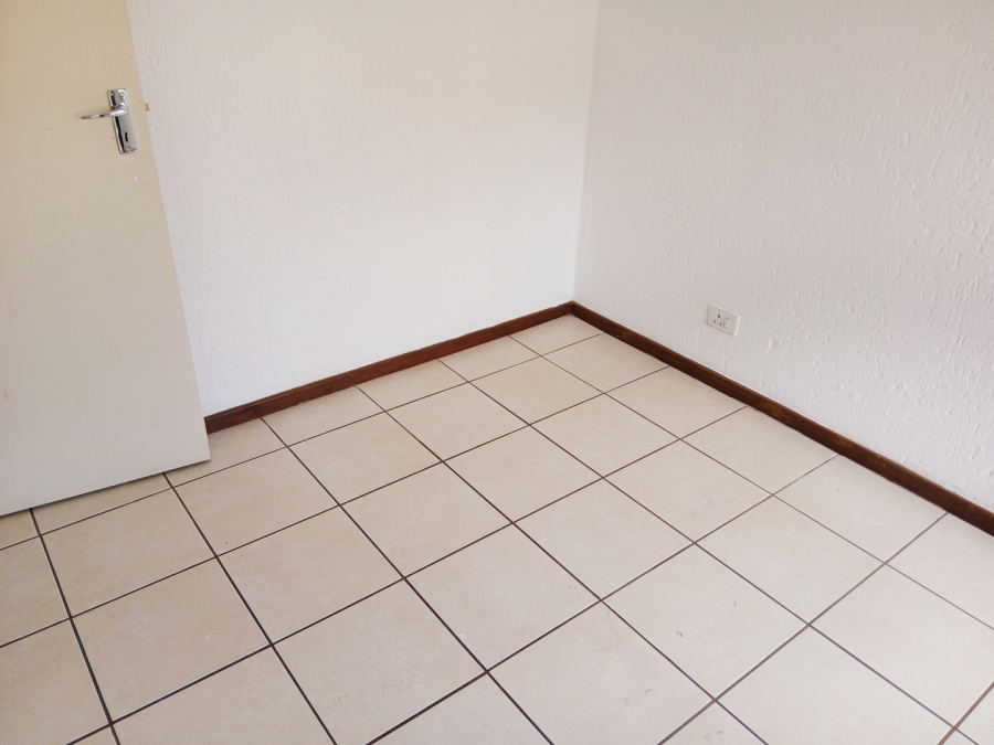 2 Bedroom Property for Sale in Little Falls Gauteng