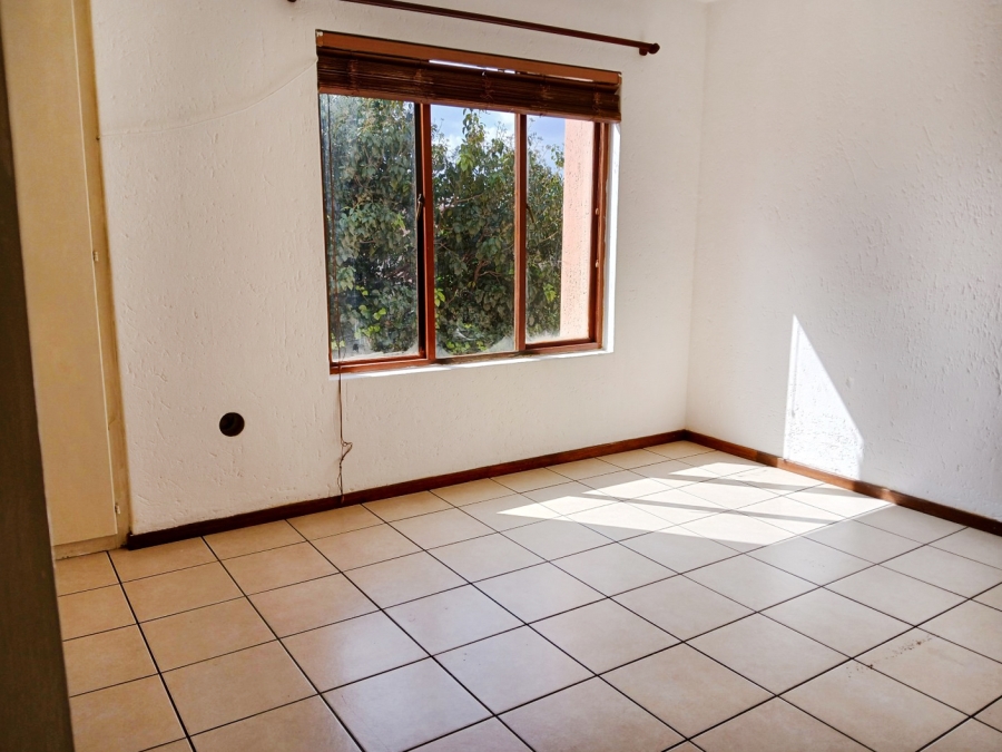 2 Bedroom Property for Sale in Little Falls Gauteng