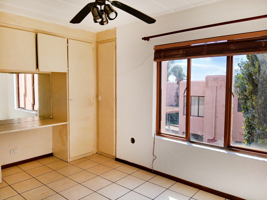 2 Bedroom Property for Sale in Little Falls Gauteng
