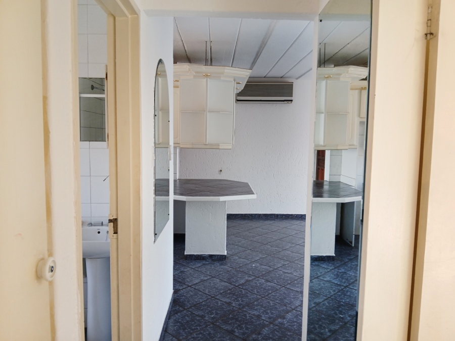 2 Bedroom Property for Sale in Little Falls Gauteng