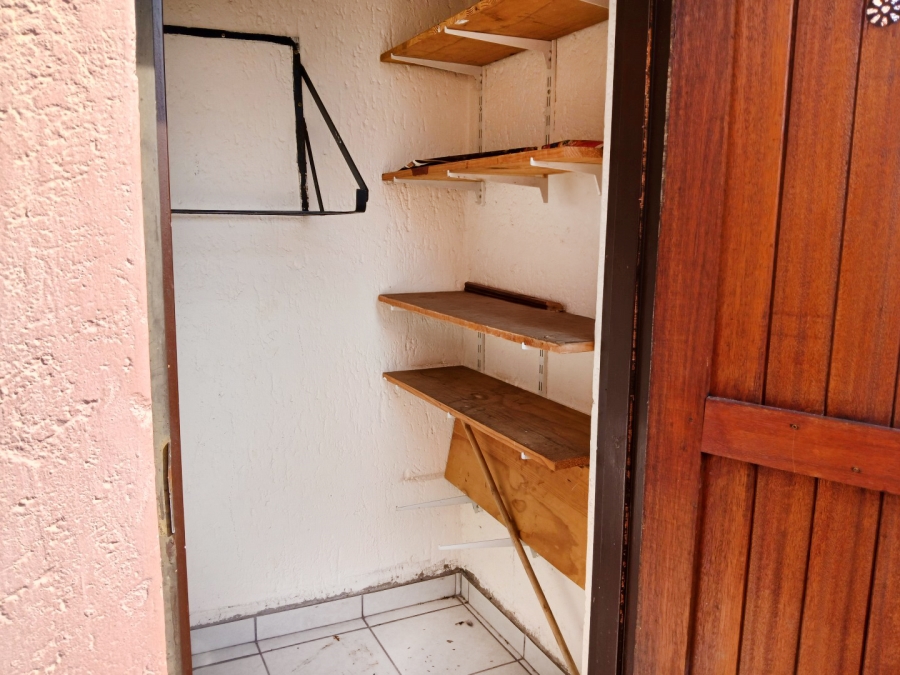 2 Bedroom Property for Sale in Little Falls Gauteng
