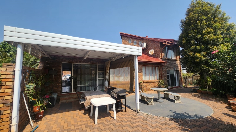 3 Bedroom Property for Sale in Rooihuiskraal Gauteng