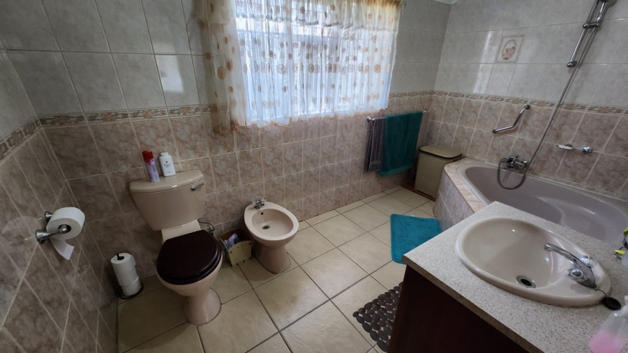 3 Bedroom Property for Sale in Rooihuiskraal Gauteng