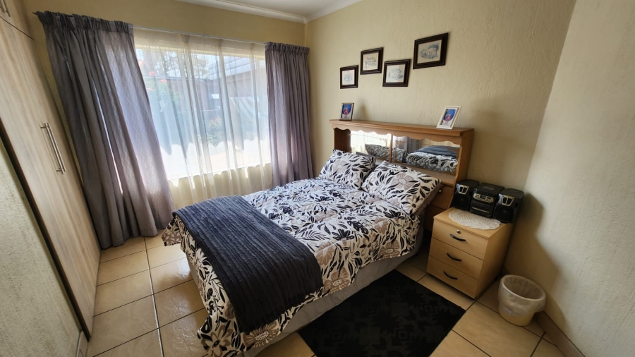 3 Bedroom Property for Sale in Rooihuiskraal Gauteng