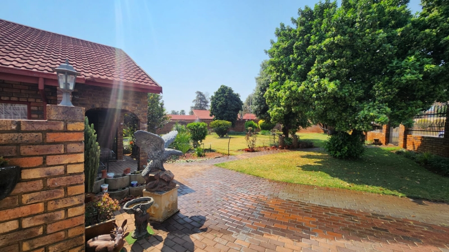 3 Bedroom Property for Sale in Rooihuiskraal Gauteng