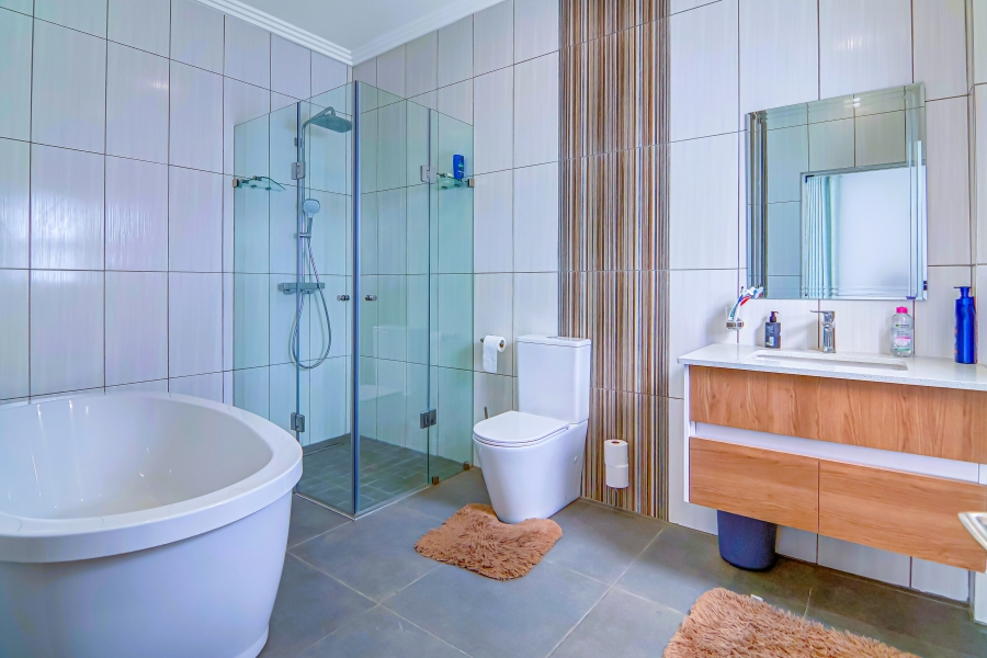 5 Bedroom Property for Sale in Bridle Park A H Gauteng