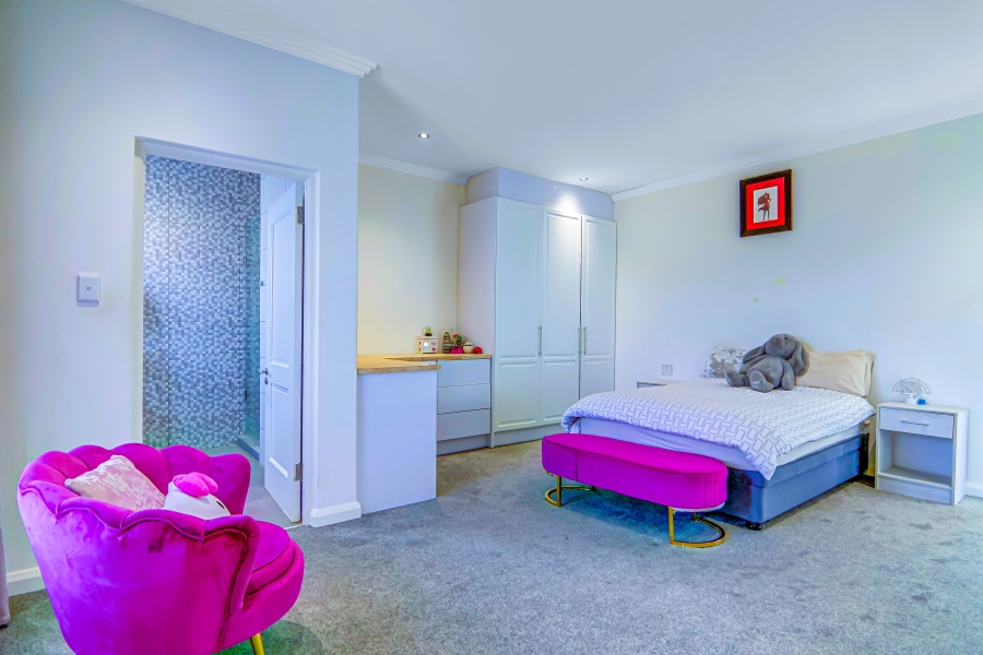 5 Bedroom Property for Sale in Bridle Park A H Gauteng