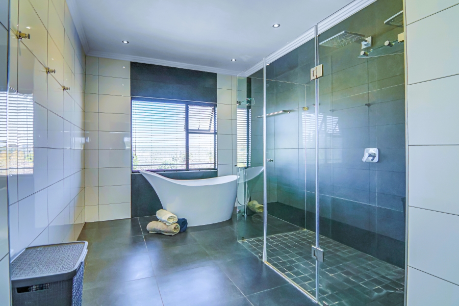 5 Bedroom Property for Sale in Bridle Park A H Gauteng