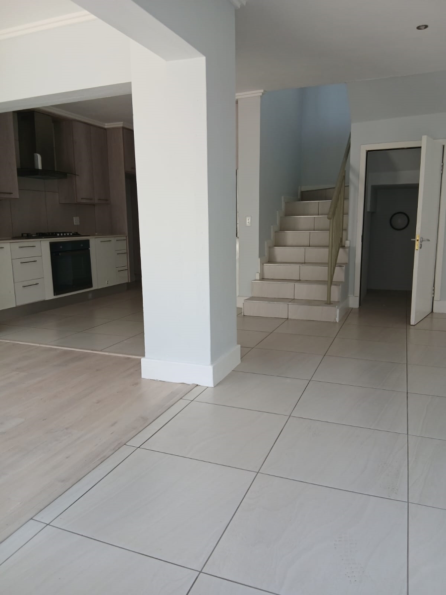 To Let 3 Bedroom Property for Rent in Bryanston Gauteng