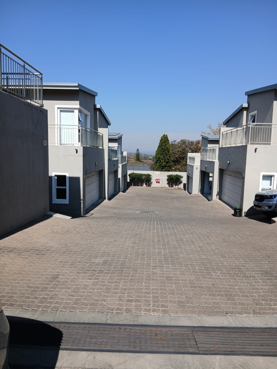 To Let 3 Bedroom Property for Rent in Bryanston Gauteng
