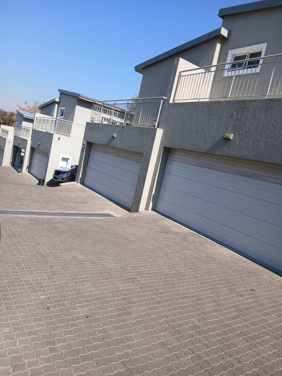 To Let 3 Bedroom Property for Rent in Bryanston Gauteng