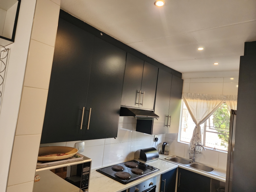 2 Bedroom Property for Sale in Buccleuch Gauteng