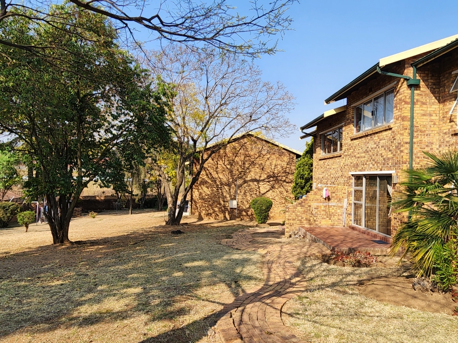 2 Bedroom Property for Sale in Buccleuch Gauteng