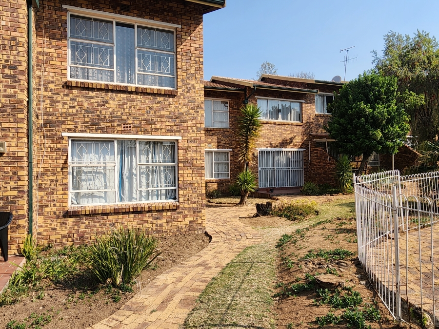 2 Bedroom Property for Sale in Buccleuch Gauteng