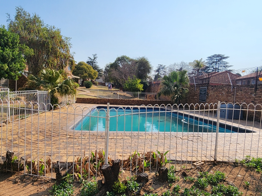 2 Bedroom Property for Sale in Buccleuch Gauteng