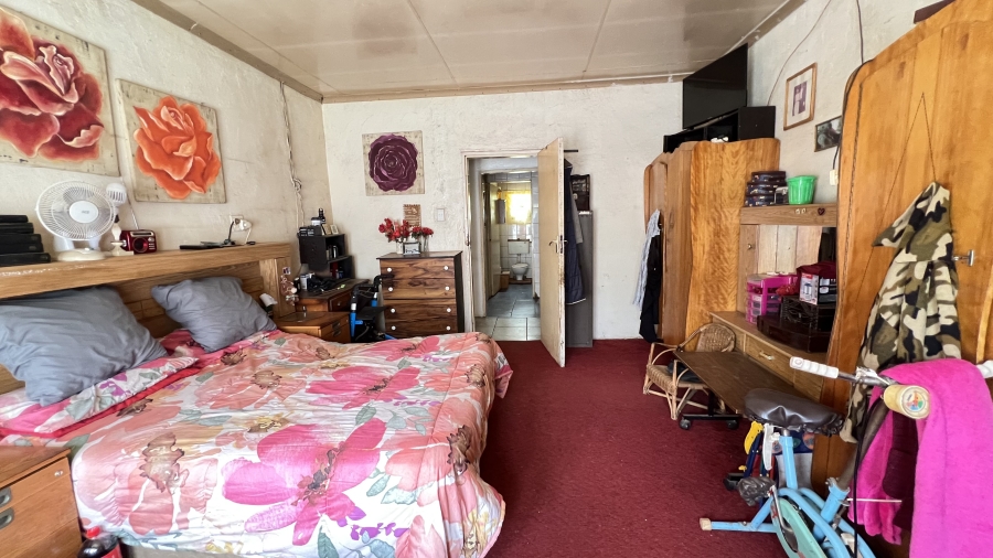 5 Bedroom Property for Sale in Pelzvale A H Gauteng