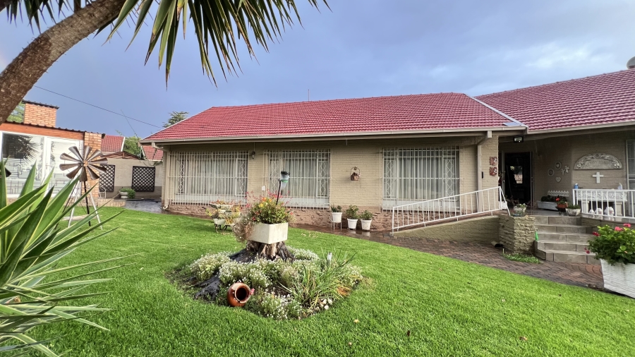 4 Bedroom Property for Sale in Greenhills Gauteng