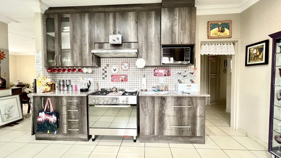 4 Bedroom Property for Sale in Greenhills Gauteng