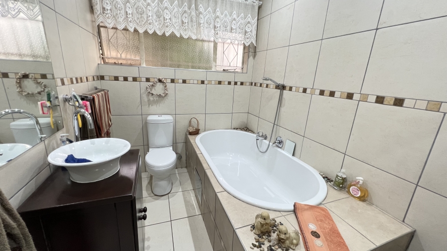 4 Bedroom Property for Sale in Greenhills Gauteng