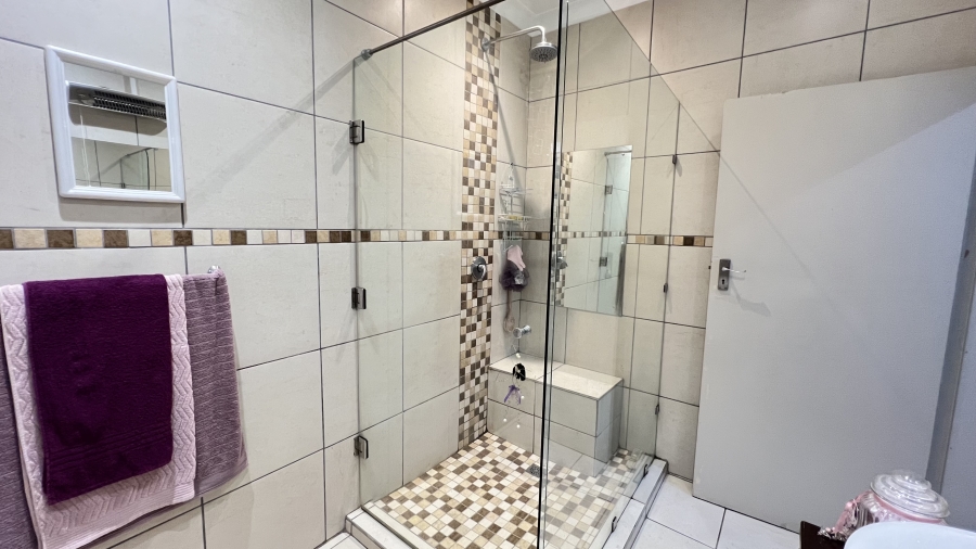 4 Bedroom Property for Sale in Greenhills Gauteng