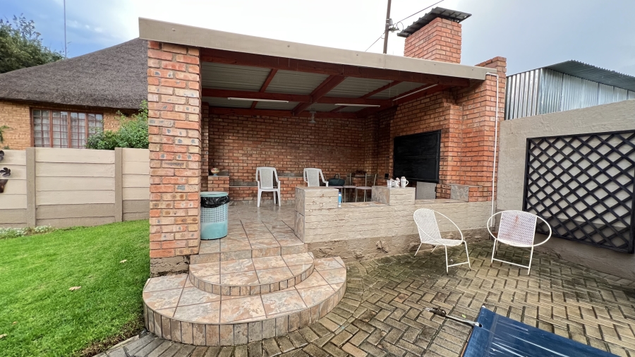 4 Bedroom Property for Sale in Greenhills Gauteng