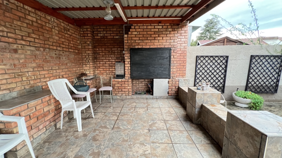 4 Bedroom Property for Sale in Greenhills Gauteng