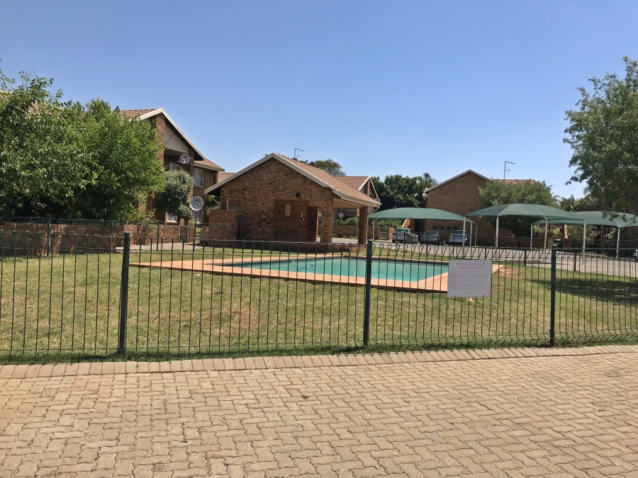 To Let 2 Bedroom Property for Rent in Highveld Gauteng
