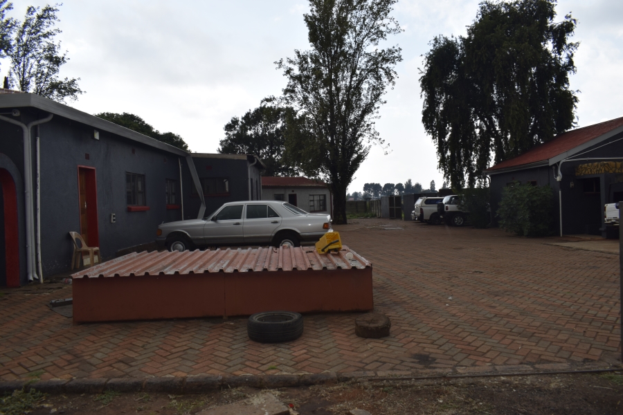2 Bedroom Property for Sale in Mapleton A H Gauteng
