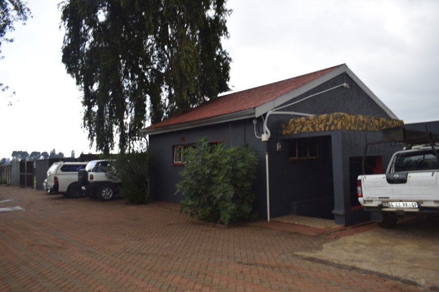 2 Bedroom Property for Sale in Mapleton A H Gauteng