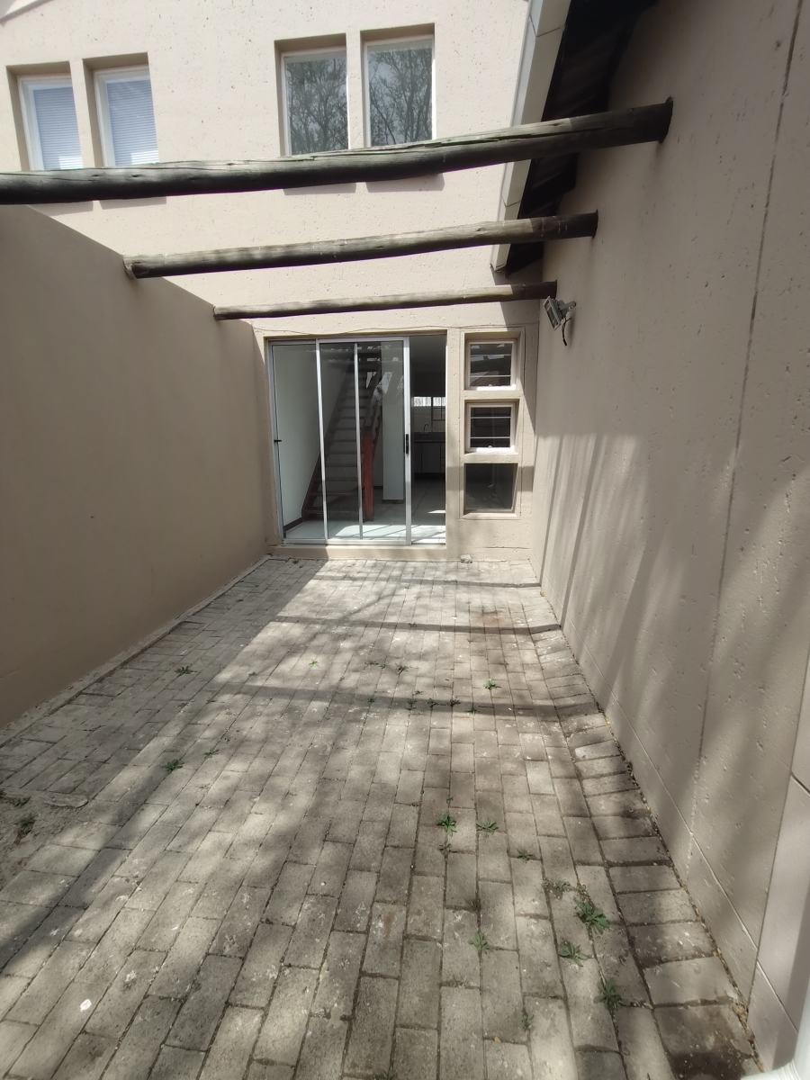 To Let 2 Bedroom Property for Rent in Bedford Gardens Gauteng