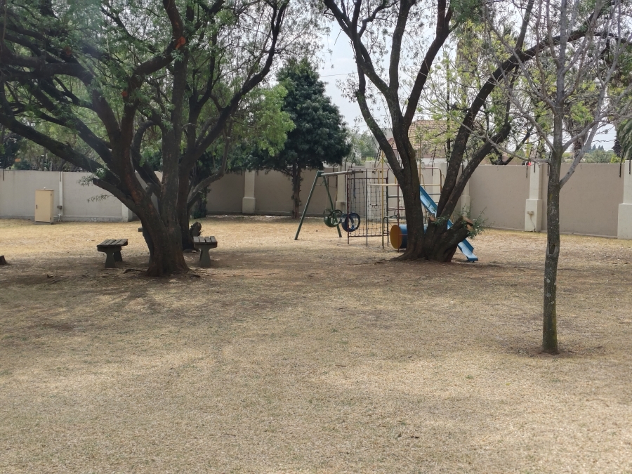 To Let 2 Bedroom Property for Rent in Bedford Gardens Gauteng