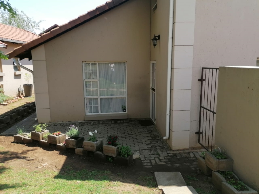 To Let 2 Bedroom Property for Rent in Bedford Gardens Gauteng