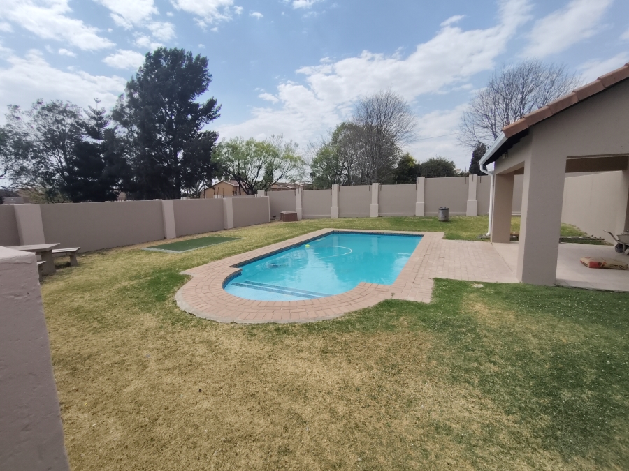 To Let 2 Bedroom Property for Rent in Bedford Gardens Gauteng