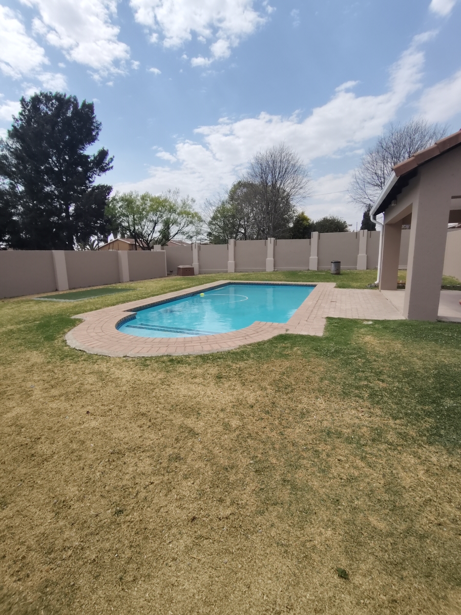 To Let 2 Bedroom Property for Rent in Bedford Gardens Gauteng