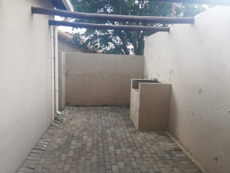 To Let 2 Bedroom Property for Rent in Bedford Gardens Gauteng