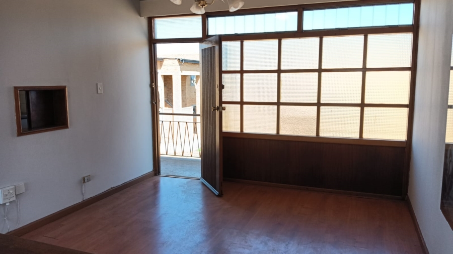 To Let 2 Bedroom Property for Rent in Monument Gauteng