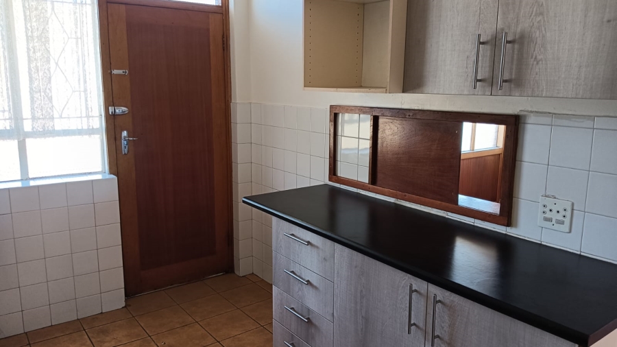 To Let 2 Bedroom Property for Rent in Monument Gauteng