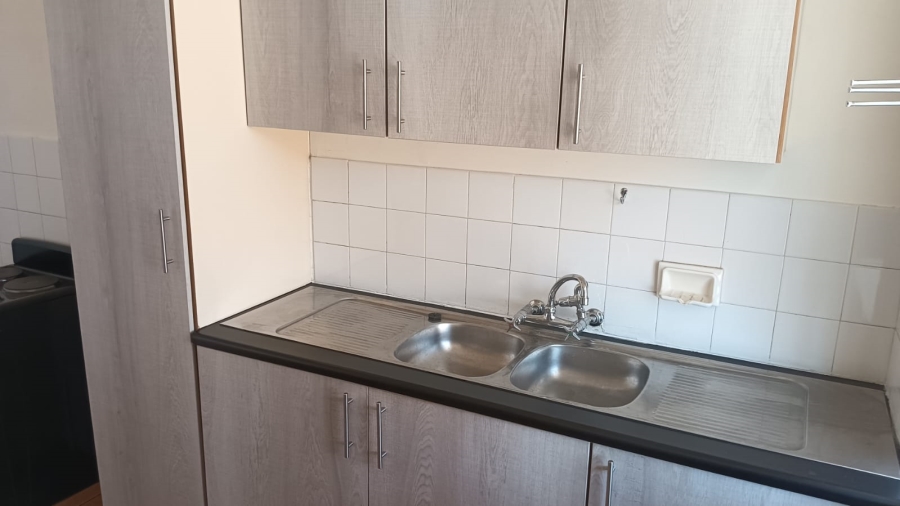To Let 2 Bedroom Property for Rent in Monument Gauteng