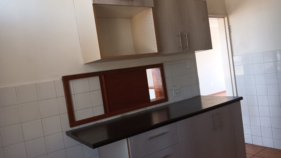 To Let 2 Bedroom Property for Rent in Monument Gauteng