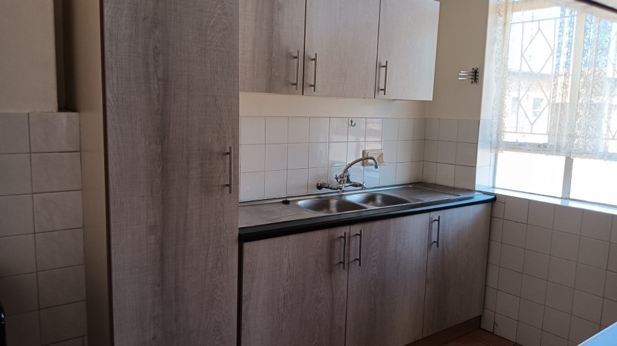 To Let 2 Bedroom Property for Rent in Monument Gauteng