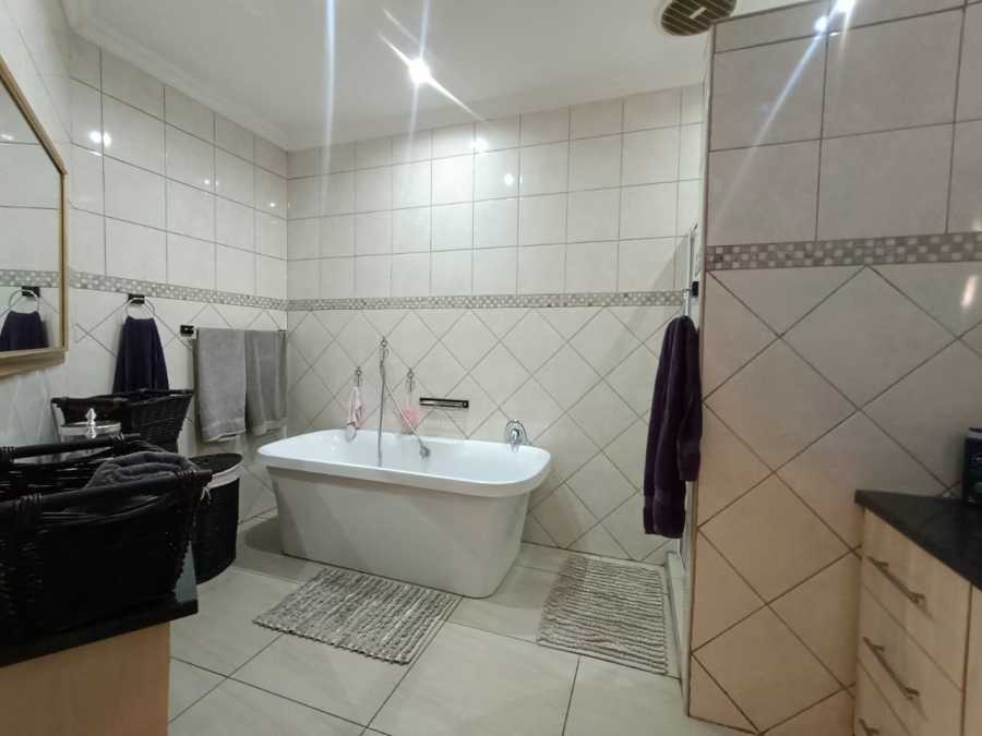 3 Bedroom Property for Sale in Three Rivers Gauteng