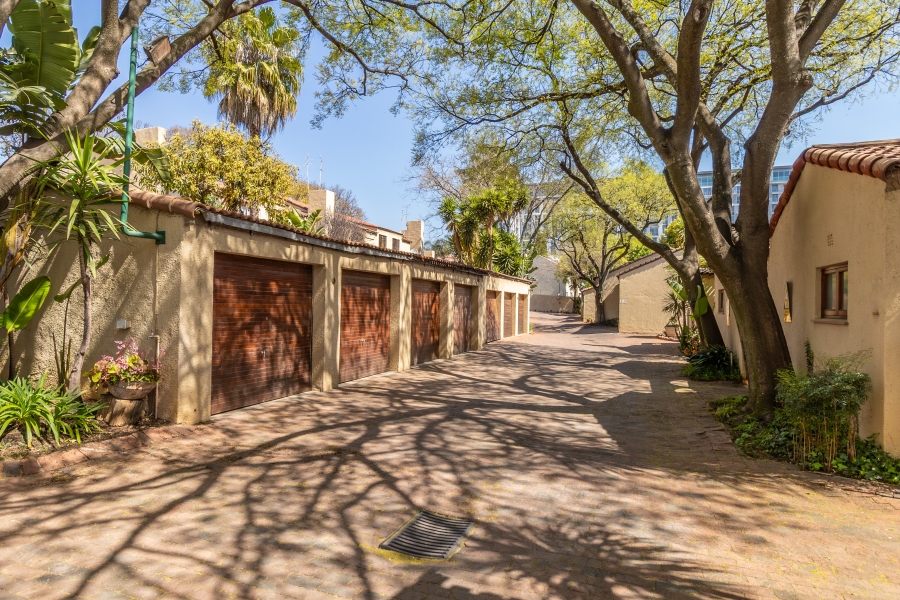 To Let 3 Bedroom Property for Rent in Sandown Gauteng
