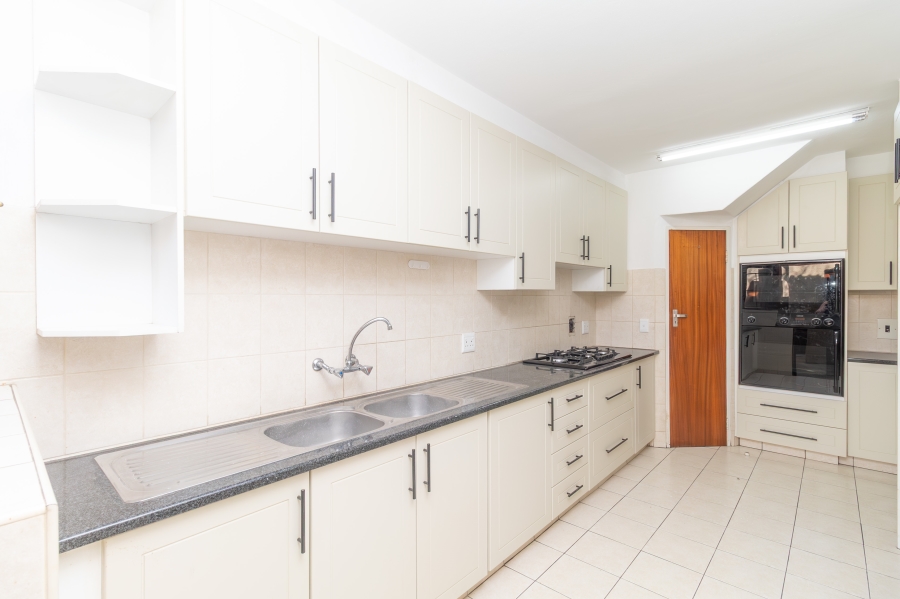 To Let 3 Bedroom Property for Rent in Sandown Gauteng
