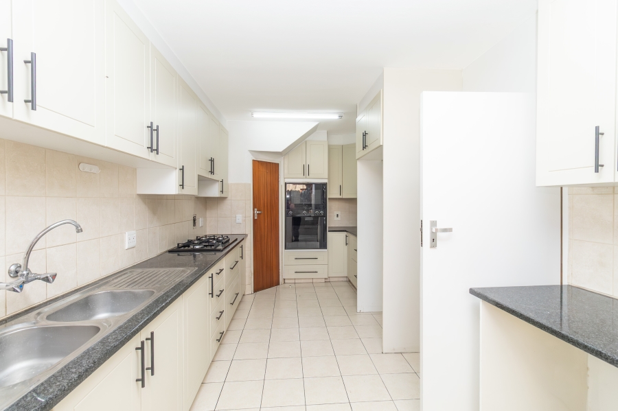 To Let 3 Bedroom Property for Rent in Sandown Gauteng