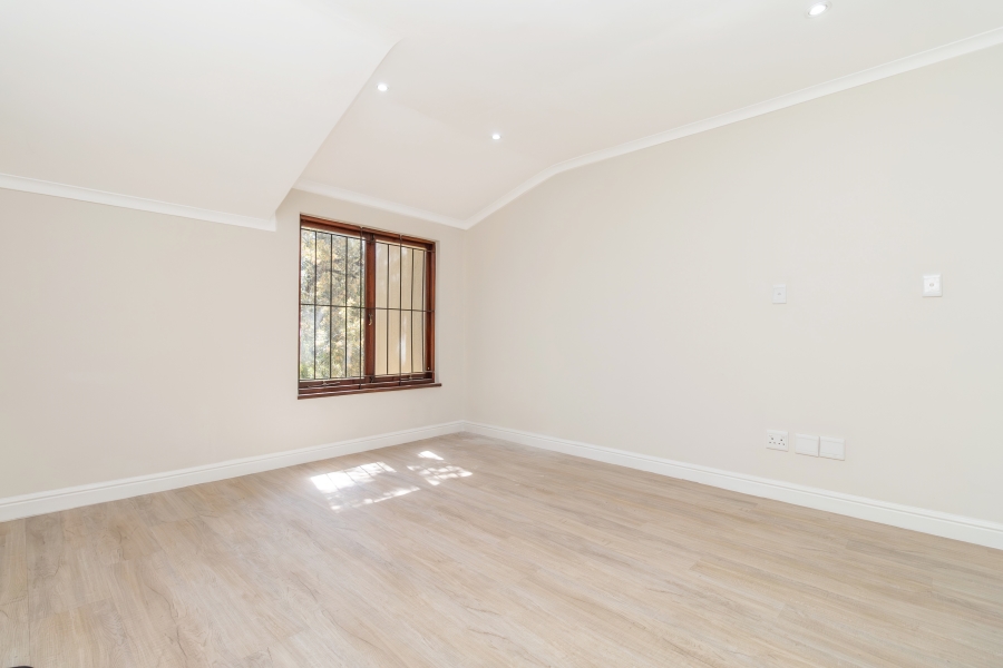 To Let 3 Bedroom Property for Rent in Sandown Gauteng