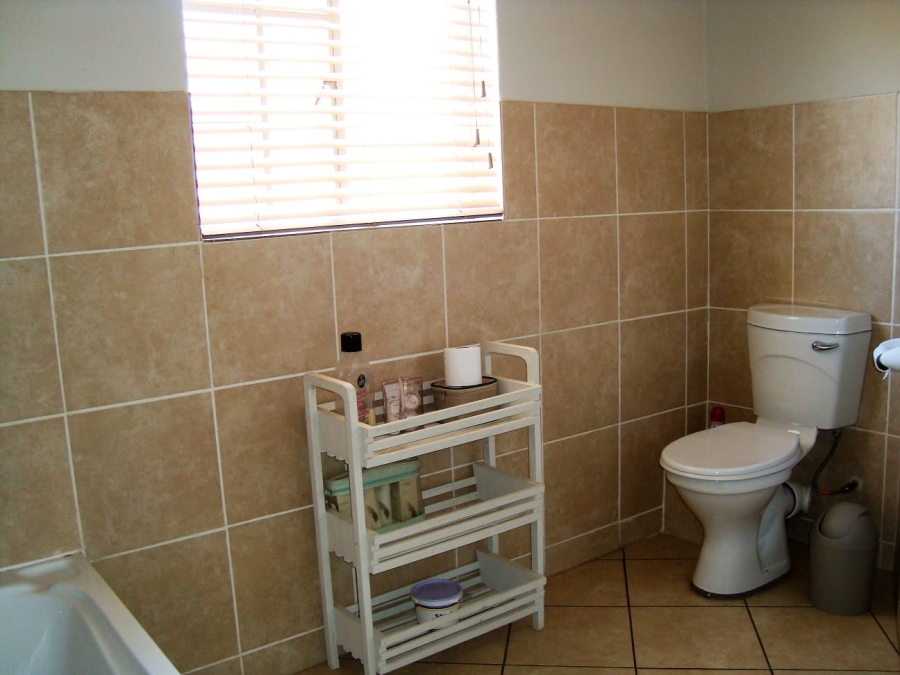 To Let 3 Bedroom Property for Rent in Willowbrook Gauteng