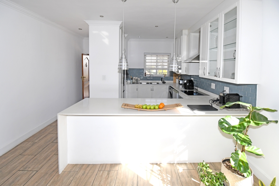 2 Bedroom Property for Sale in Saxonwold Gauteng