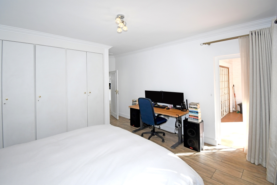 2 Bedroom Property for Sale in Saxonwold Gauteng